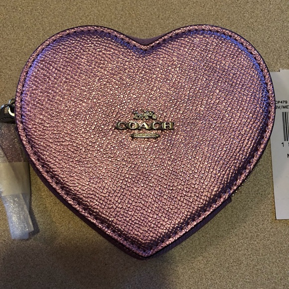 Coach NWT CP479 Metallic Lilac Heart Wristlet - Picture 3 of 3